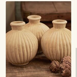 Olive Ateliers Paper Mache Vase Garlic